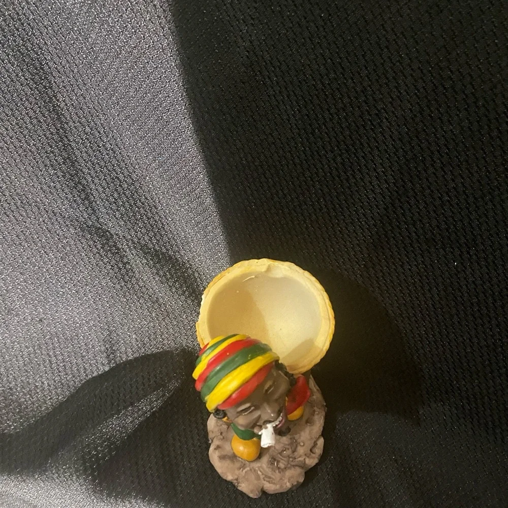 Ashtray/Figurines. Multi use. Ashtray or Figurine for your Home Decor! - Picture 6 of 6